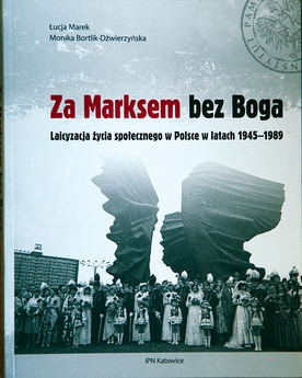 Na okładkę albumu IPN trafiło zdjęcie ze zbiorowego ślubu cywilnego w Katowicach 