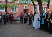 Nabożeństwo majowe w radomskiej parafii pw. MB Bolesnej na osiedlu Obozisko