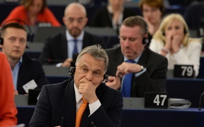 Orban znów wbił klina europosłom