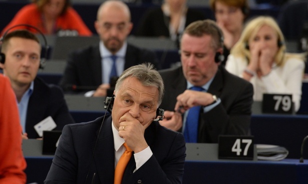 Orban znów wbił klina europosłom
