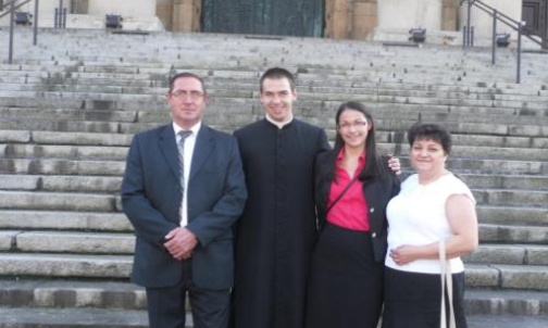 Diakon Andrzej Króliczek z mamą Mariolą, tatą Januszem i siostrą Joanną