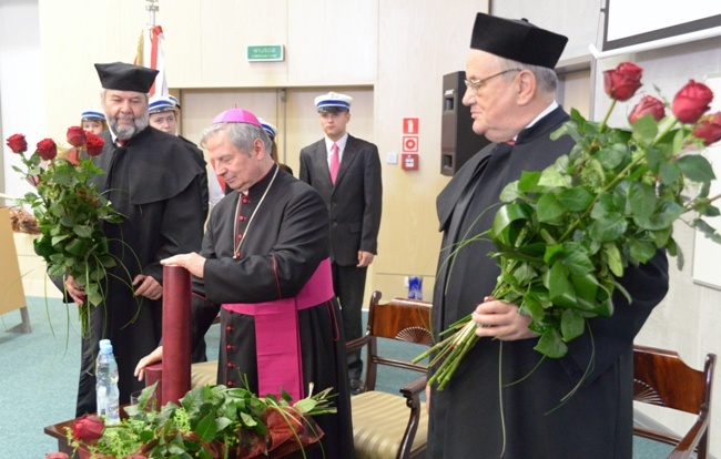 Doktorat honoris causa dla bp. Henryka Tomasika