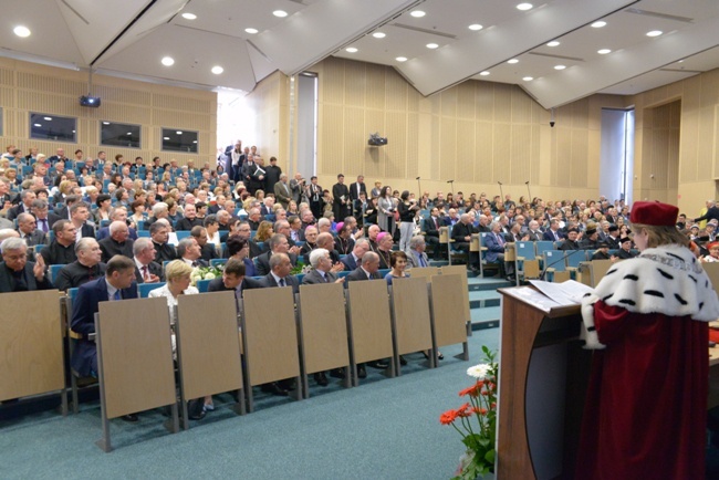 Doktorat honoris causa dla bp. Henryka Tomasika