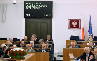 Senat zdecyduje o referendum o 9.00