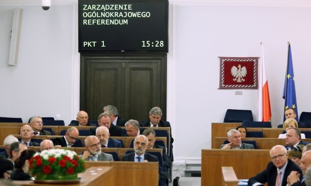 Senat zdecyduje o referendum o 9.00