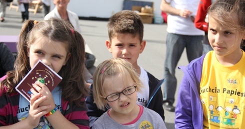 Pomogą młodym małżonkom