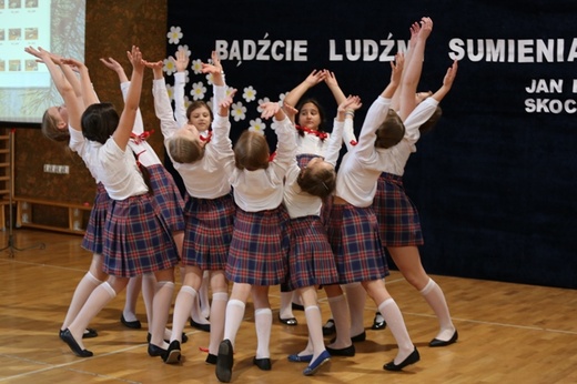 Skoczowscy uczniowie na 20. rocznicę wizyty Jana Pawła II