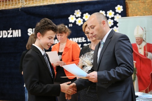 Skoczowscy uczniowie na 20. rocznicę wizyty Jana Pawła II