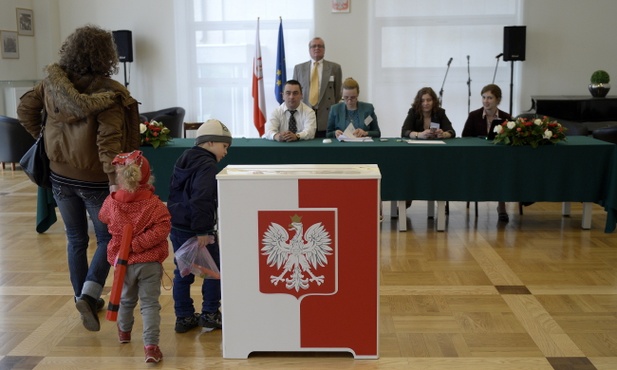 Znamy frekwencję do południa