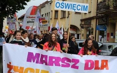 Marsz rozpoczął się przed oświęcimskim sanktuarium MB Wspomożenia Wiernych