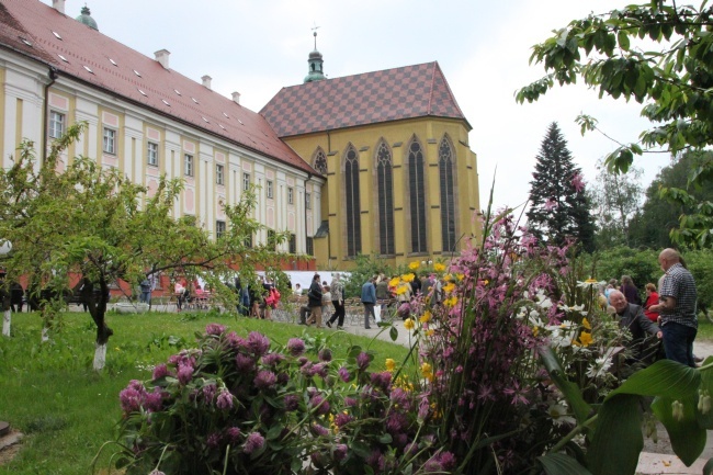 Majówka w ogrodach klasztornych