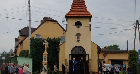 Majowa kapliczka w Łukowie Śl.