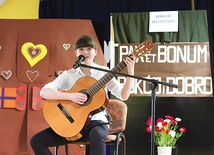  Uczestnicy konkursu recytowali wiersze i prozę, a także wykonywali poezję śpiewaną (na zdjęciu Wiktoria Rak)