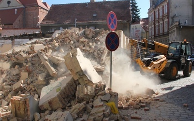 Caritas legła w gruzach...