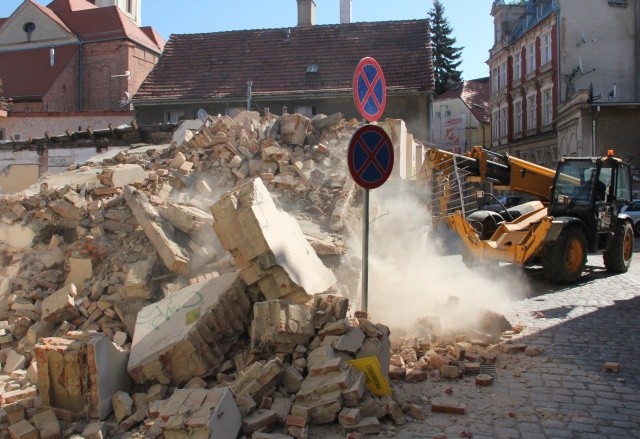 Caritas legła w gruzach...