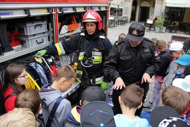 ​Poduszkowce, kombinezony, karabiny i roboty