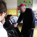 Bp Adam Wodarczyk z niepełnosprawnymi