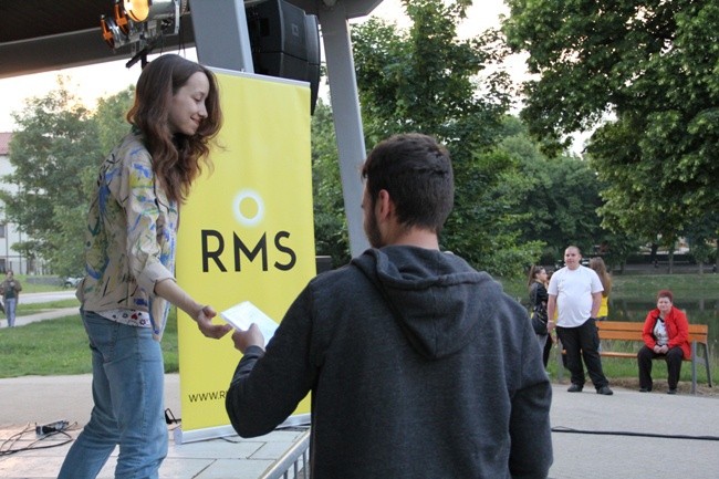 Pokochaj Miłość poprzez muzykę