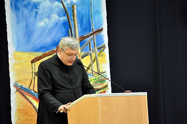 Co się kryje za murem?
