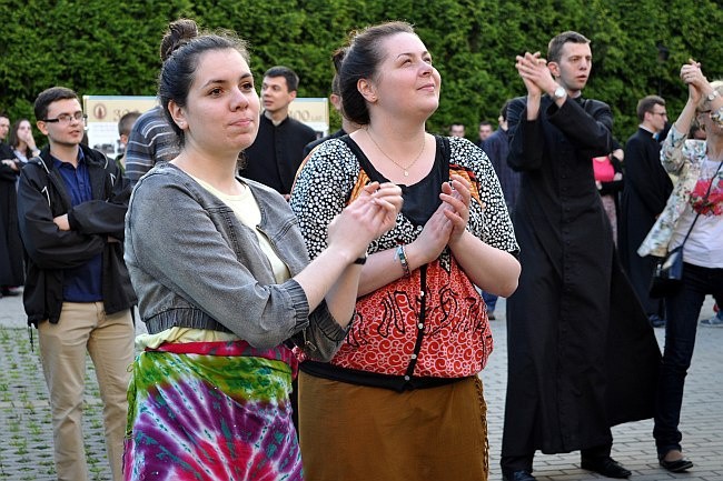 Co się kryje za murem?