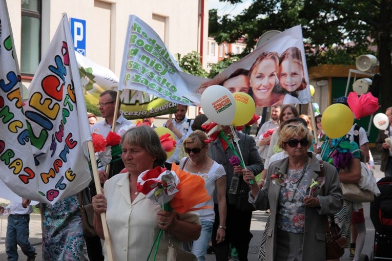 Około 600 osób przeszło ulicami Rawy w Marszu dla Życia i Rodziny