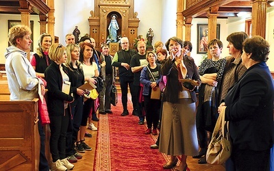  W Mariówce poznali historię, charyzmat i duchowość Zgromadzenia Sióstr Służek NMP Niepokalanej. Ich przewodniczką była s. Ewa Stolarek