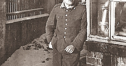  Adam Dedio po przejściu z obozu jenieckiego do pracy przymusowej w niemieckim gospodarstwie rolnym. 1941 rok