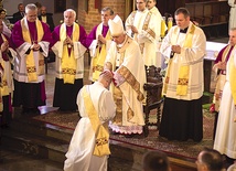 Metropolita warmiński udzielił święceń prezbiteratu 5 diakonom