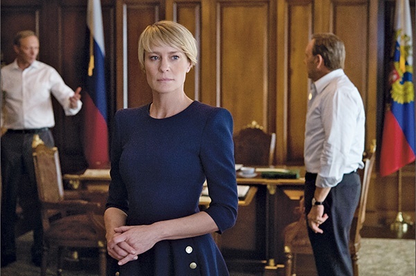 W serialu „House of cards” problem gejowski stał się wątkiem pierwszoplanowym i nabrał wagi państwowej, kiedy żona prezydenta (na zdjęciu) – zabiega o uwolnienie Amerykanina, który w Moskwie walczy o prawa gejów 