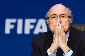 Sepp Blatter po raz piąty został wybrany na prezesa Międzynarodowej Federacji Piłki Nożnej. Niewiele wielkich organizacji na świecie jest obecnie dowodzonych przez tak kontrowersyjną, a zarazem utalentowaną osobę