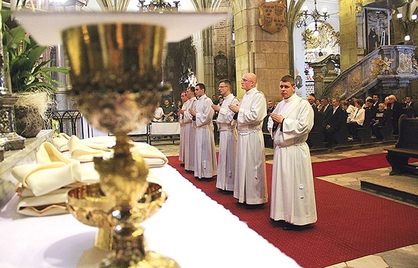  Abp J. Kupny przywołał postać św. Jana Pawła II jako wzór dla nowych kapłanów