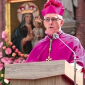  – Pierwszym aktem kultu maryjnego w nowo utworzonej diecezji katowickiej była koronacja obrazu Matki Bożej Piekarskiej  – przypomniał abp W. Skworc