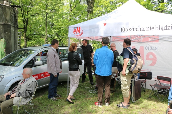 "Gość" i Radio eM w Piekarach