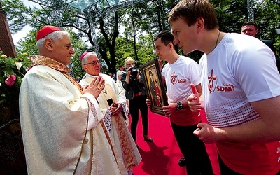  Młodzi odpowiedzialni za ŚDM z kard. Müllerem i abp. Skworcem