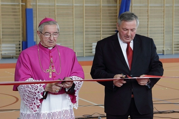 Otwarcie i poświęcenie Gimnazjum w Kosakowie