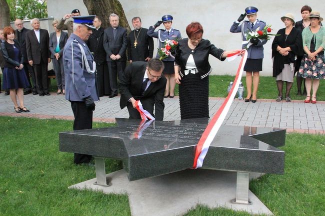 Odsłonięcie pomnika żydowskiego w Pile