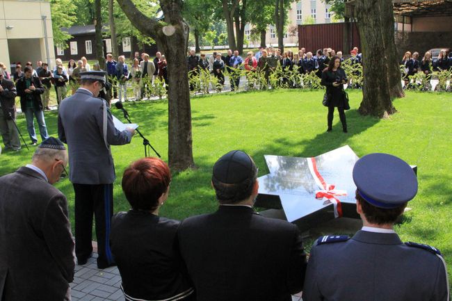 Odsłonięcie pomnika żydowskiego w Pile