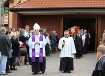 Liturgii pogrzebu śp. ks.kan. Piotra Kocura przewodniczył biskup Piotr Greger