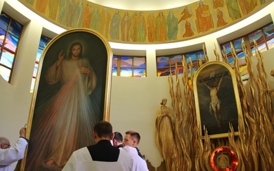 Wprowadzenie obrazu do kaplicy seminaryjnej 