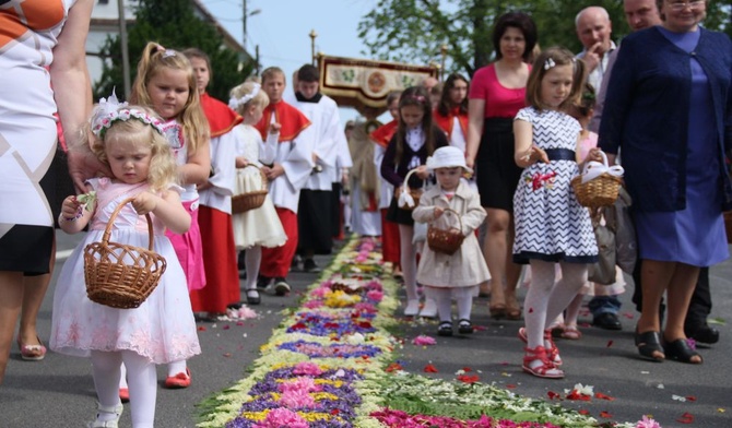 Pan Jezus idący po kwiatach