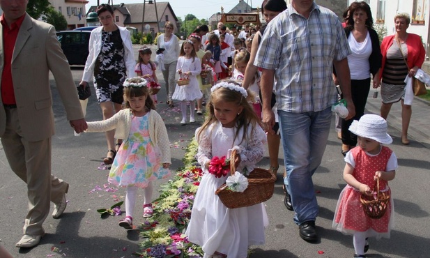 Pan Jezus idący po kwiatach