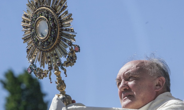 Kard. Nycz: Kościół jest z rodzin