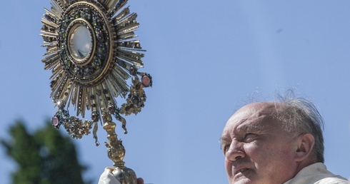 Kard. Nycz: Kościół jest z rodzin