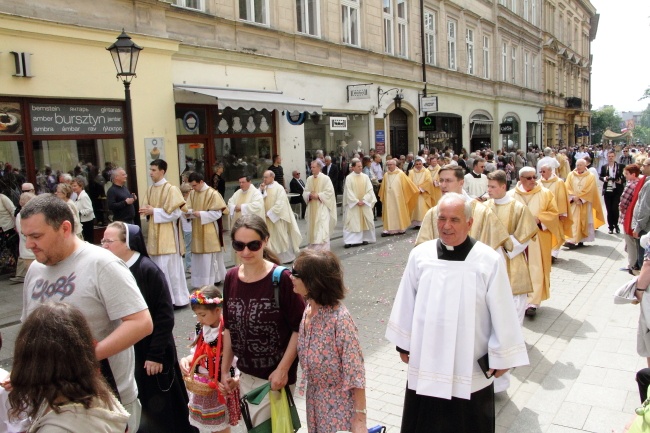 Boże Ciało w Krakowie - procesja z Wawelu na Rynek Główny - cz. 1