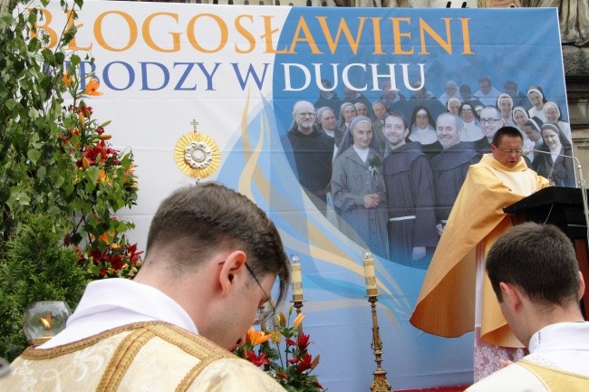 Boże Ciało w Krakowie - procesja z Wawelu na Rynek Główny - cz. 1