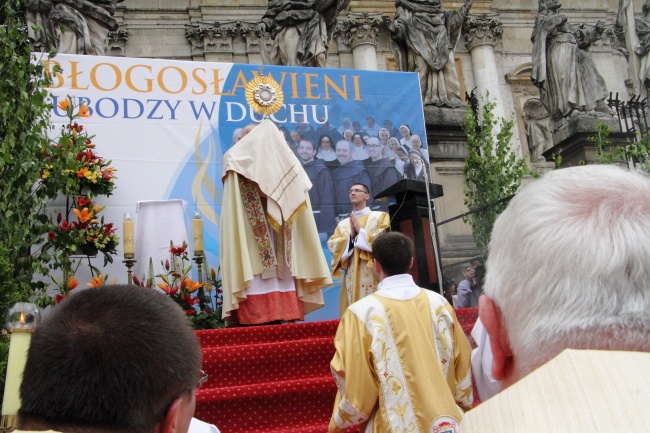 Boże Ciało w Krakowie - procesja z Wawelu na Rynek Główny - cz. 1