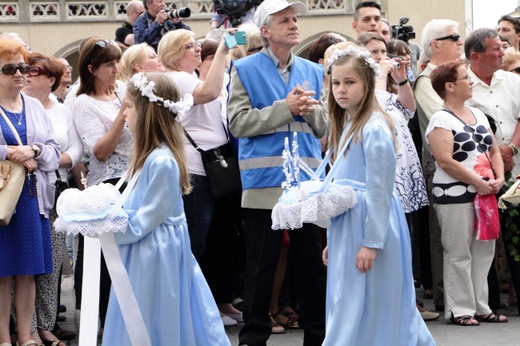 Boże Ciało w Krakowie - procesja z Wawelu na Rynek Główny - cz. 2