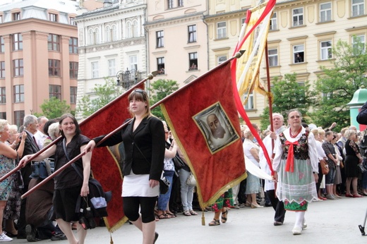 Boże Ciało w Krakowie - procesja z Wawelu na Rynek Główny - cz. 2