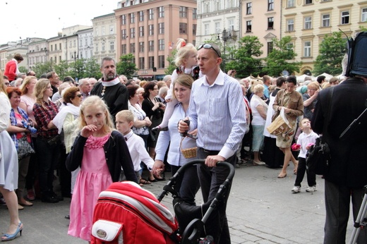 Boże Ciało w Krakowie - procesja z Wawelu na Rynek Główny - cz. 2