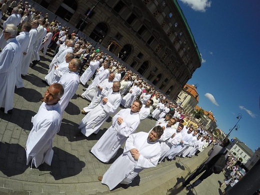 Tłumy szły za Chrystusem